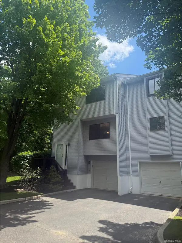 12 Evan Court, Nanuet, NY 10954