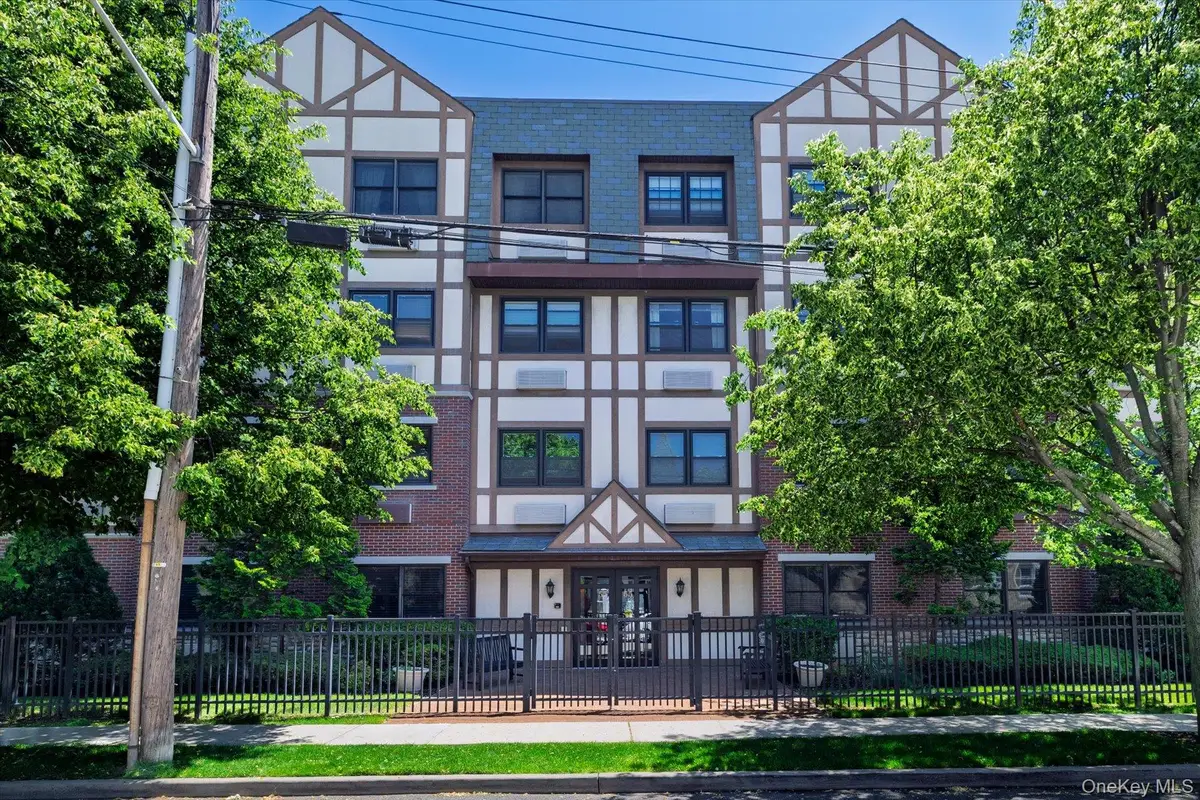 55 Clinton Avenue, Rockville Centre, NY 11570 - #1