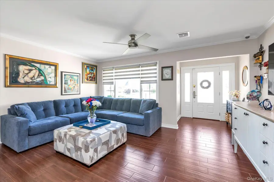 146 Saint Marks Place, Massapequa, NY 11758 - #3