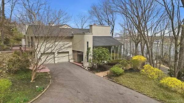 8 Idle Day Knoll, Centerport, NY 11721