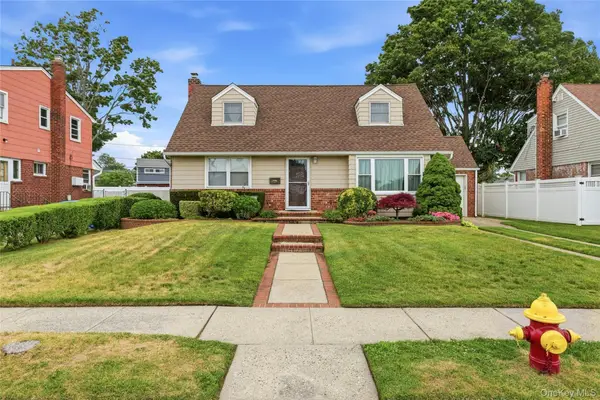 324 Coleridge Street, Levittown, NY 11756