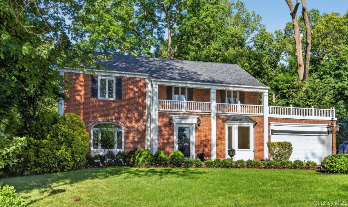 190 Sussex Drive, Manhasset, NY 11030 - #1