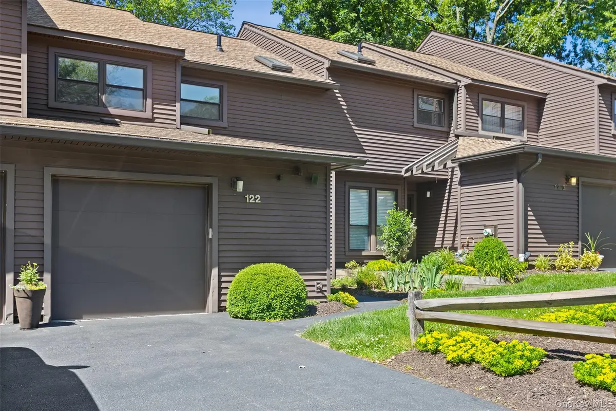 122 Woods Brooke Circle, Ossining, NY 10562 - #1