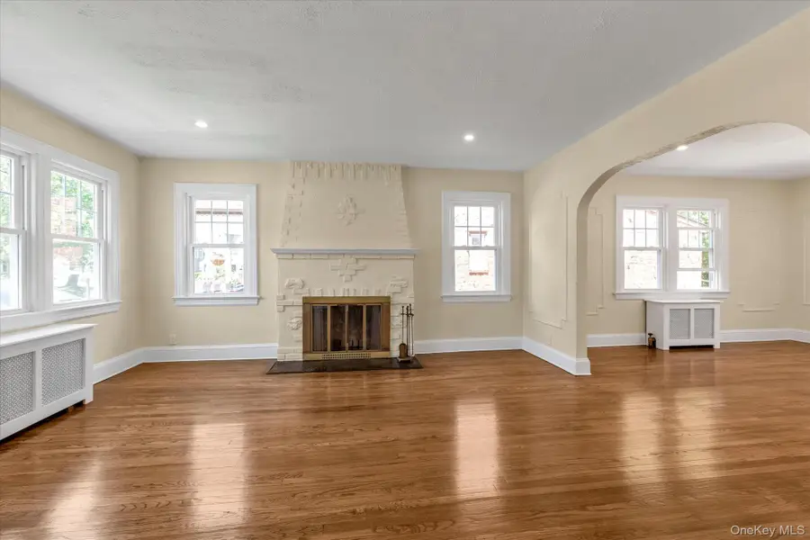 15 Hampton Road, Lynbrook, NY 11563 - #3