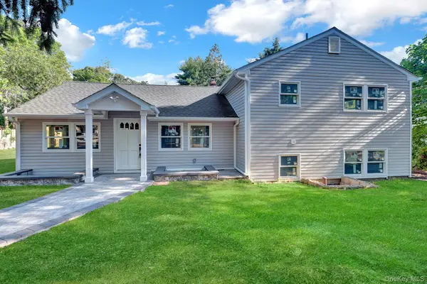 85 Hawthorne Street, Selden, NY 11784