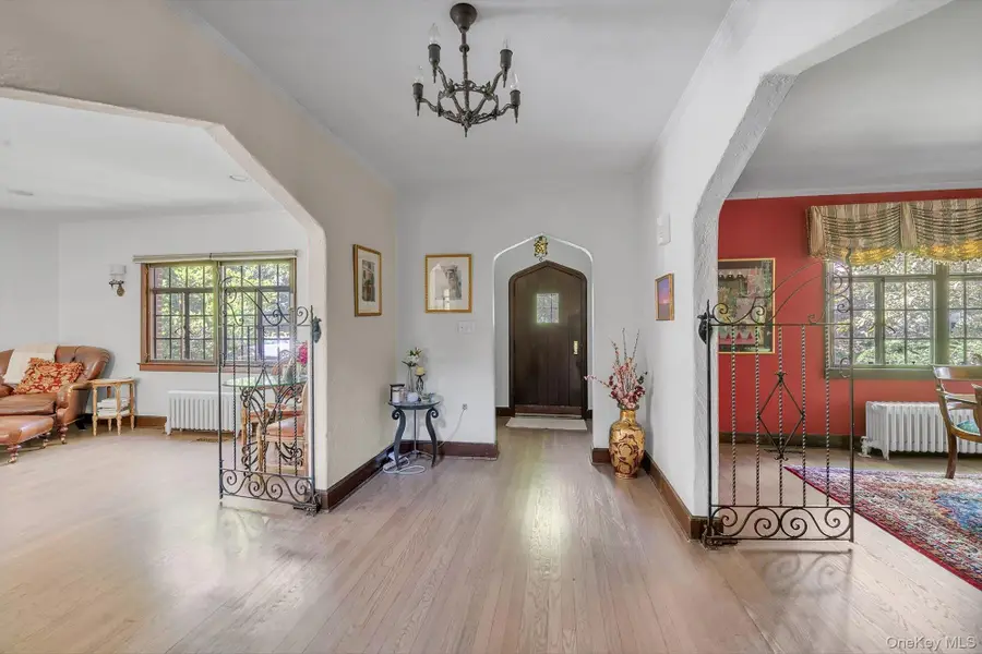 68 Beverly Road, Great Neck, NY 11021 - #2