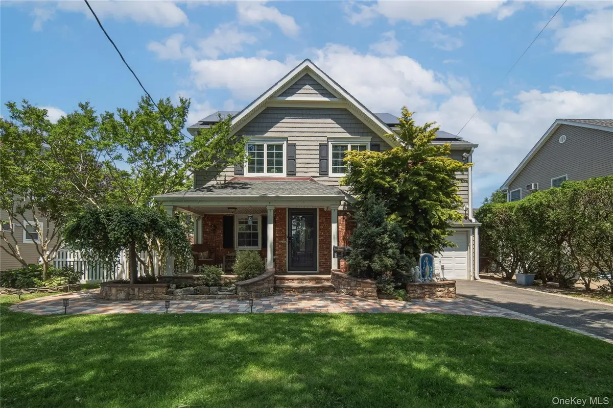 1533 Lowell Avenue, New Hyde Park, NY 11040 - #1