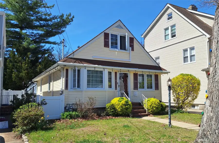 184 E Chester Street, Valley Stream, NY 11580 - #2