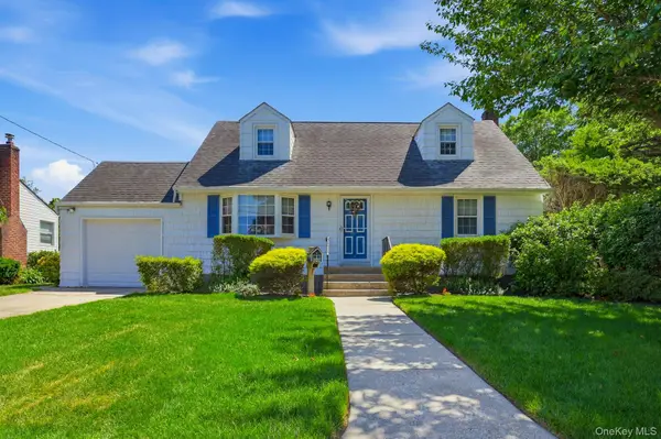 1 Dogwood Street, Farmingdale, NY 11735