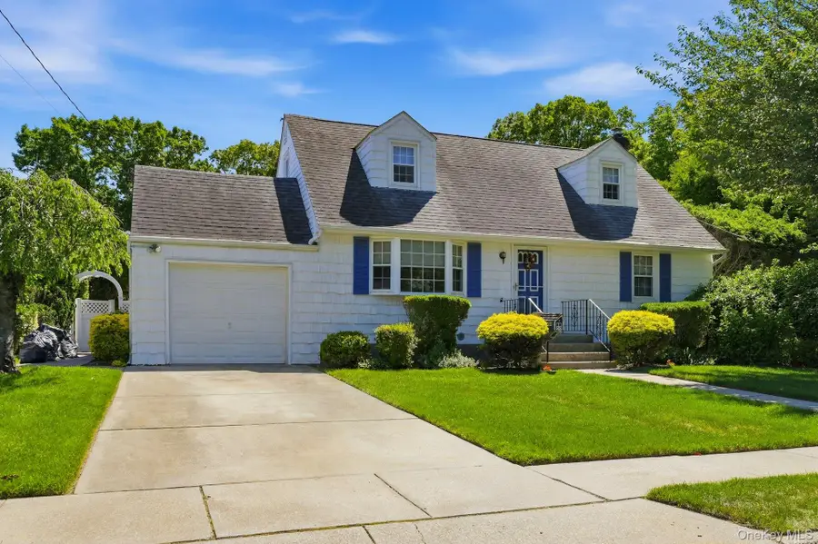 1 Dogwood Street, Farmingdale, NY 11735 - #3