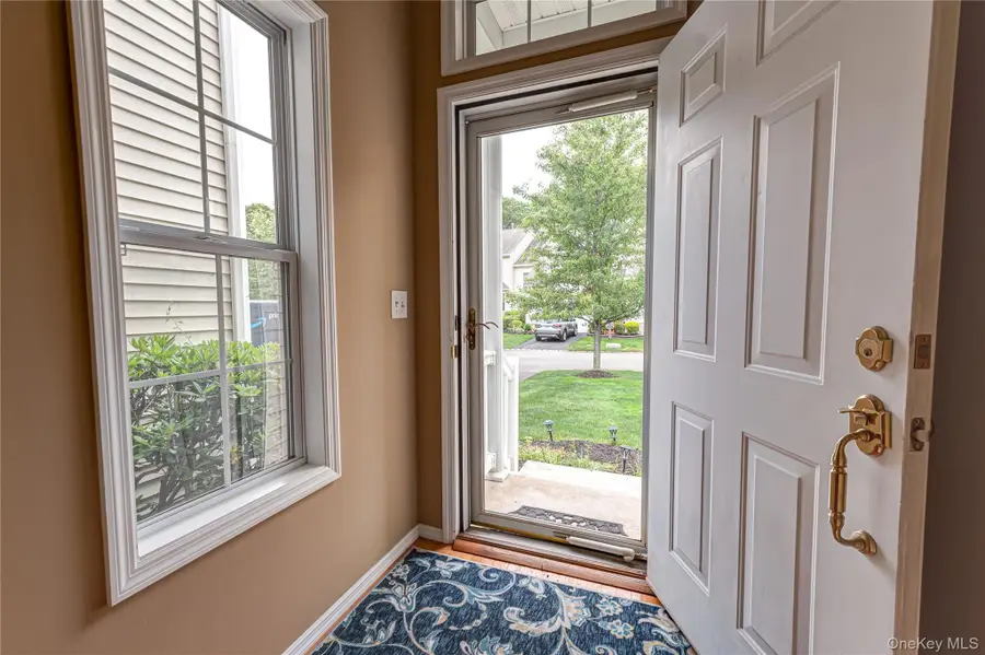 31 Cranberry Circle, Medford, NY 11763 - #2