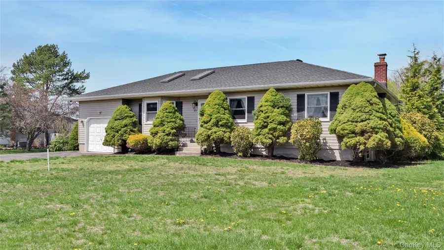 22 Donna Drive, Baiting Hollow, NY 11933 - #2