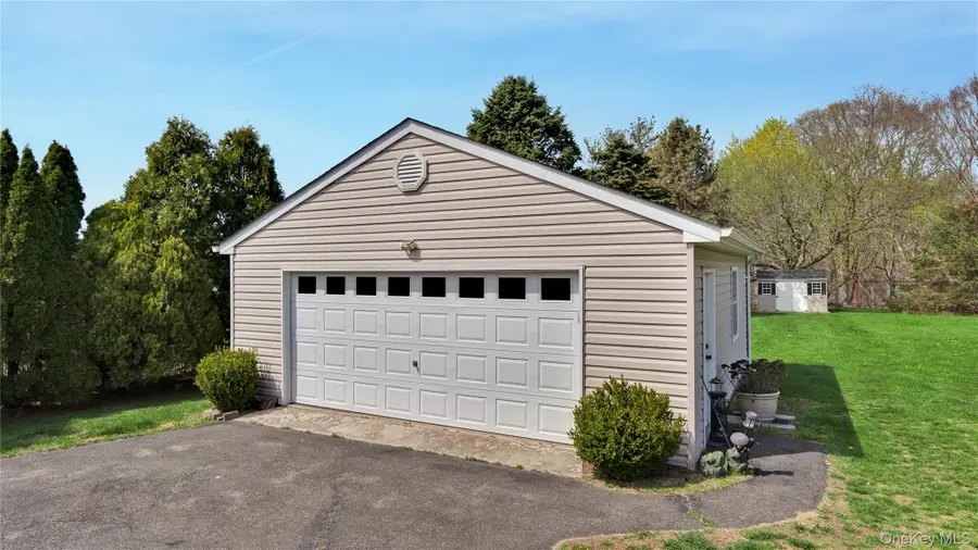22 Donna Drive, Baiting Hollow, NY 11933 - #3