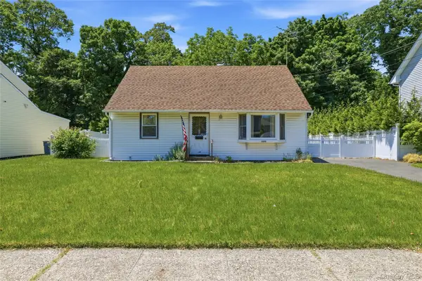 1090 South Drive, Merrick, NY 11566