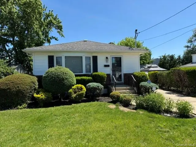 322 N Virginia Avenue, Massapequa, NY 11758 - #1