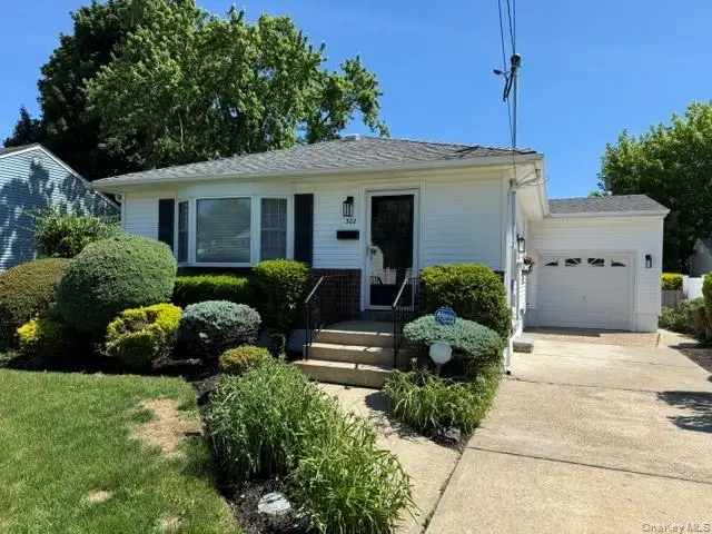 322 N Virginia Avenue, Massapequa, NY 11758 - #2