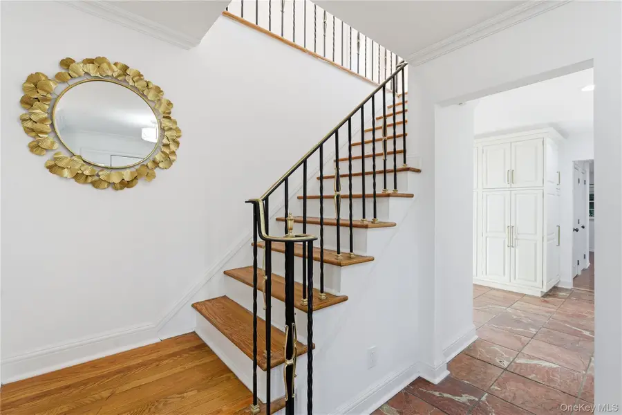 467 Hempstead Avenue, Rockville Centre, NY 11570 - #2