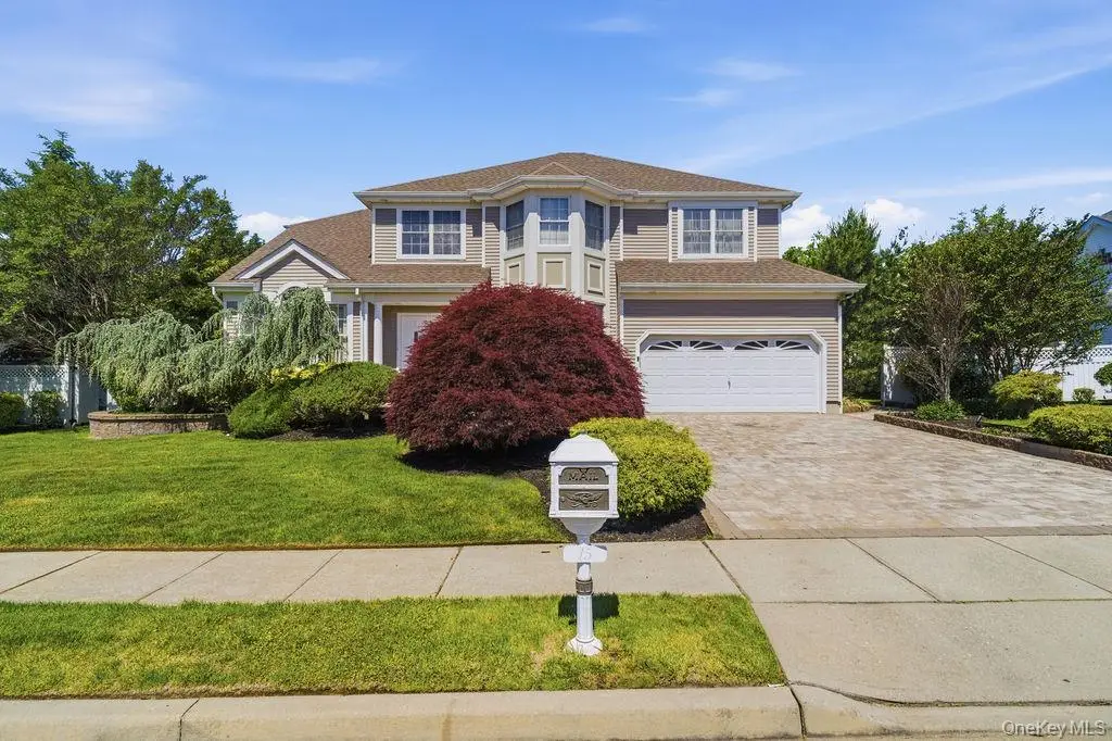 15 Boxwood Lane, Farmingdale, NY 11735 - #1