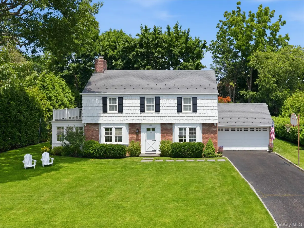 107 Dogwood Lane, Manhasset, NY 11030 - #1