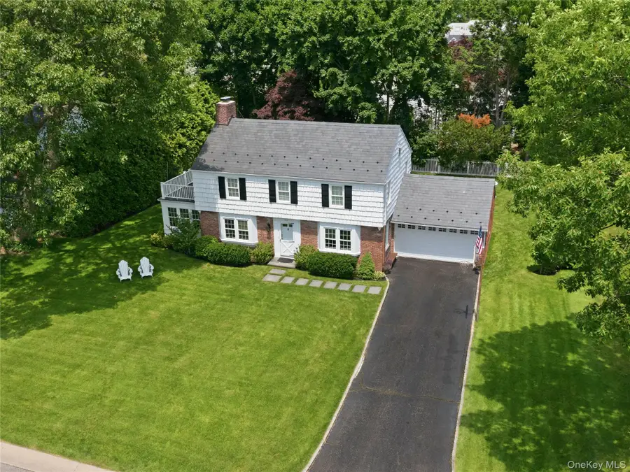 107 Dogwood Lane, Manhasset, NY 11030 - #2