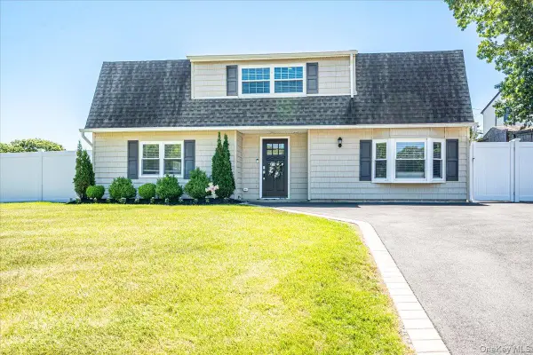 10 Rutgers Road, Farmingville, NY 11738