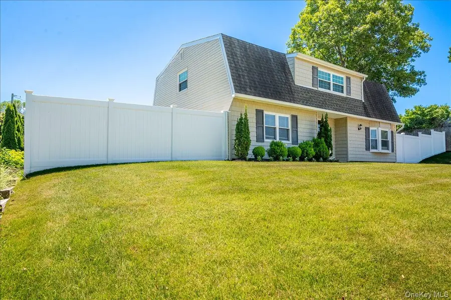 10 Rutgers Road, Farmingville, NY 11738 - #2