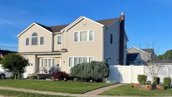 7 Mohawk Drive, Massapequa, NY 11758