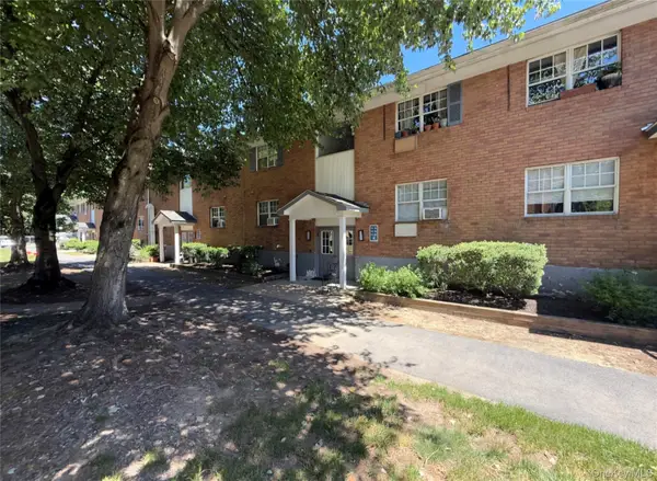 1003 Barclay Manor #10C, Newburgh, NY 12550