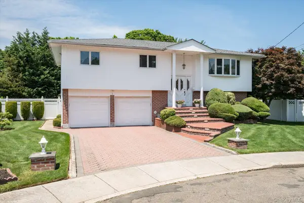 1 Eliot Court, Syosset, NY 11791