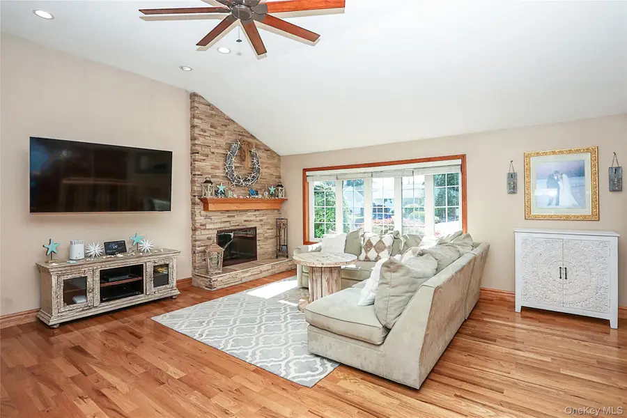 37 Seitz Drive, Bethpage, NY 11714 - #3