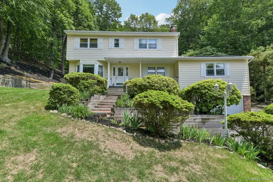 7 Diana Hill, Huntington, NY 11743 - #2