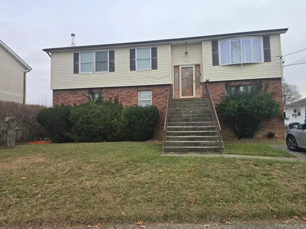 1095 Pinebrook Court, West Hempstead, NY 11552
