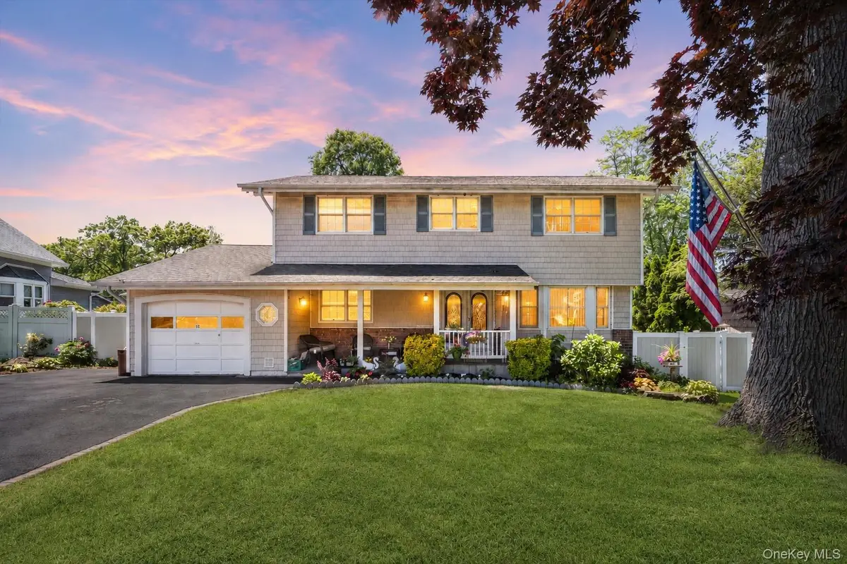 12 Swan Lane, Hauppauge, NY 11788 - #1