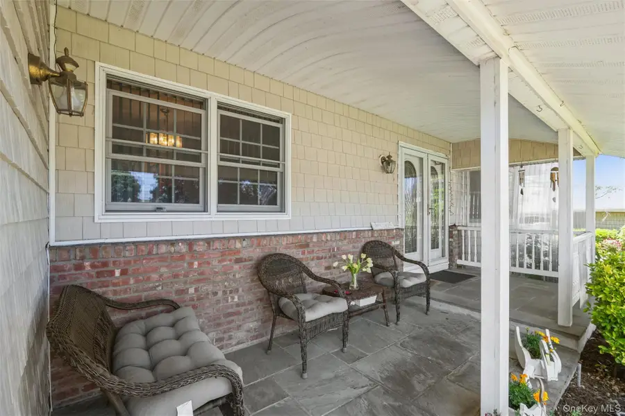 12 Swan Lane, Hauppauge, NY 11788 - #2