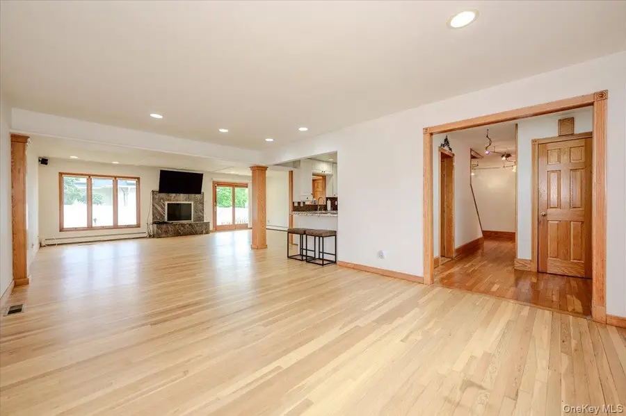 86 Edmore Lane, West Islip, NY 11795 - #3