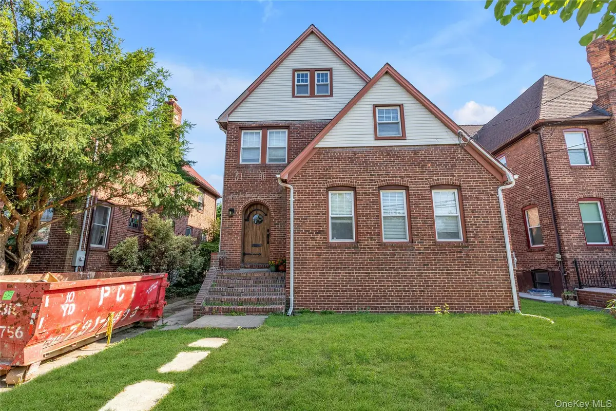89 Trafalgar Square, Lynbrook, NY 11563 - #1