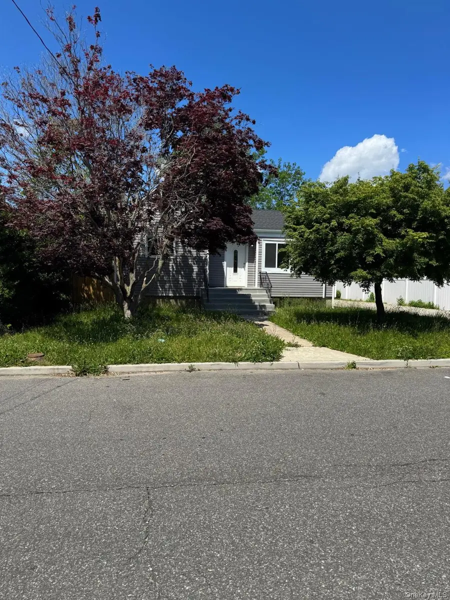 5 Remsen Street, Copiague, NY 11726 - #2