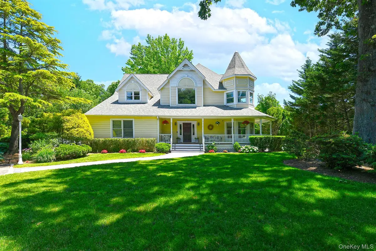 4 Hampton Court, Huntington, NY 11743 - #1