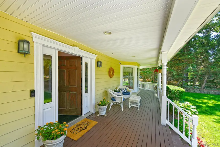 4 Hampton Court, Huntington, NY 11743 - #3