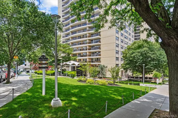102-10 66th Road #12A, Forest Hills, NY 11375