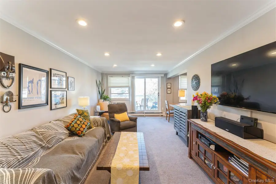 61 Maine Avenue #D14, Rockville Centre, NY 11570 - #3