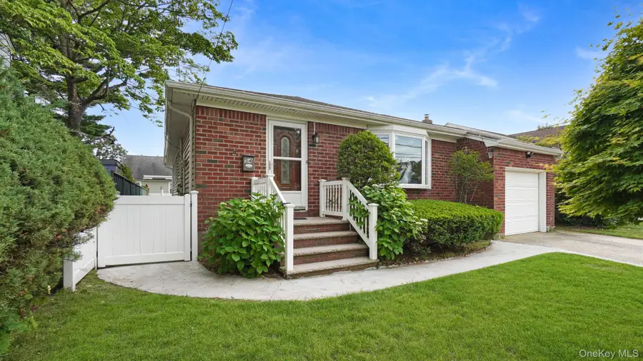 54 E Maujer Street, Valley Stream, NY 11580 - #2