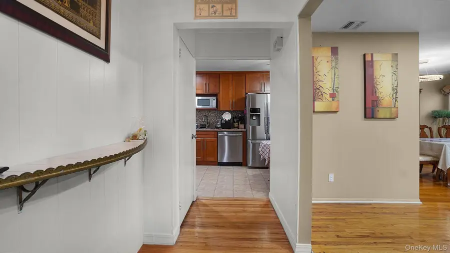 54 E Maujer Street, Valley Stream, NY 11580 - #3