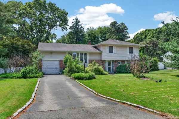 14 Mark Drive, Smithtown, NY 11787