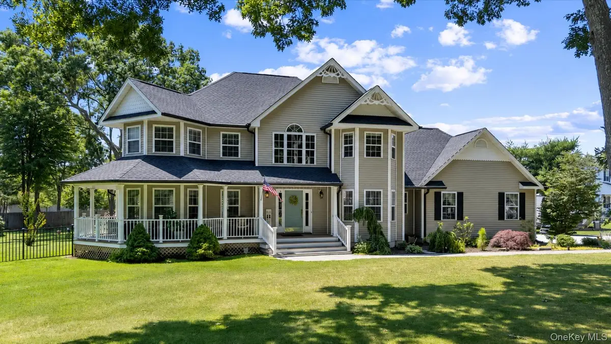 16 Crest Hollow Lane, Manorville, NY 11949 - #1