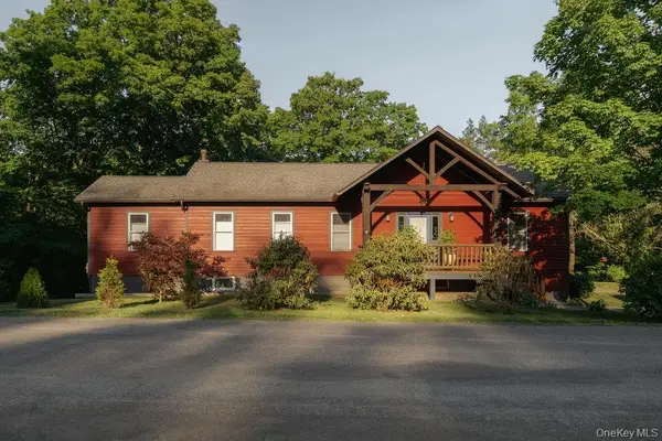 82 Near Road, Red Hook, NY 12571