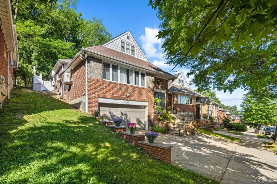 6907 Little Neck Parkway, Glen Oaks, NY 11004 - #3