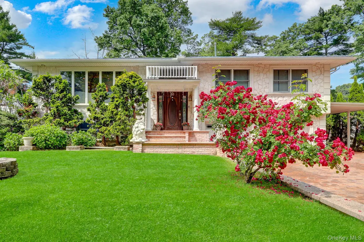 33 Country Village Lane, Manhasset Hills, NY 11040 - #1
