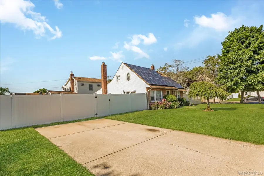 65 Club Lane, Levittown, NY 11756 - #2