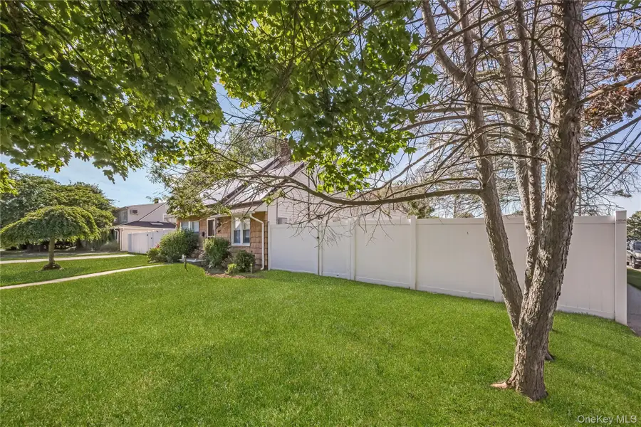 65 Club Lane, Levittown, NY 11756 - #3